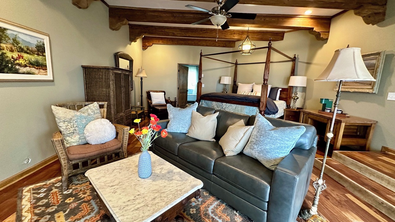Photo of Livingroom in Taos