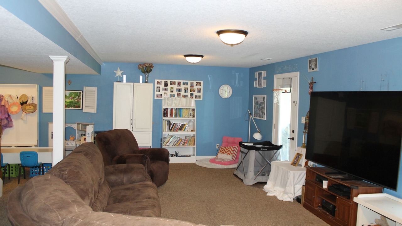 Photo of Livingroom in Pottawatomie County