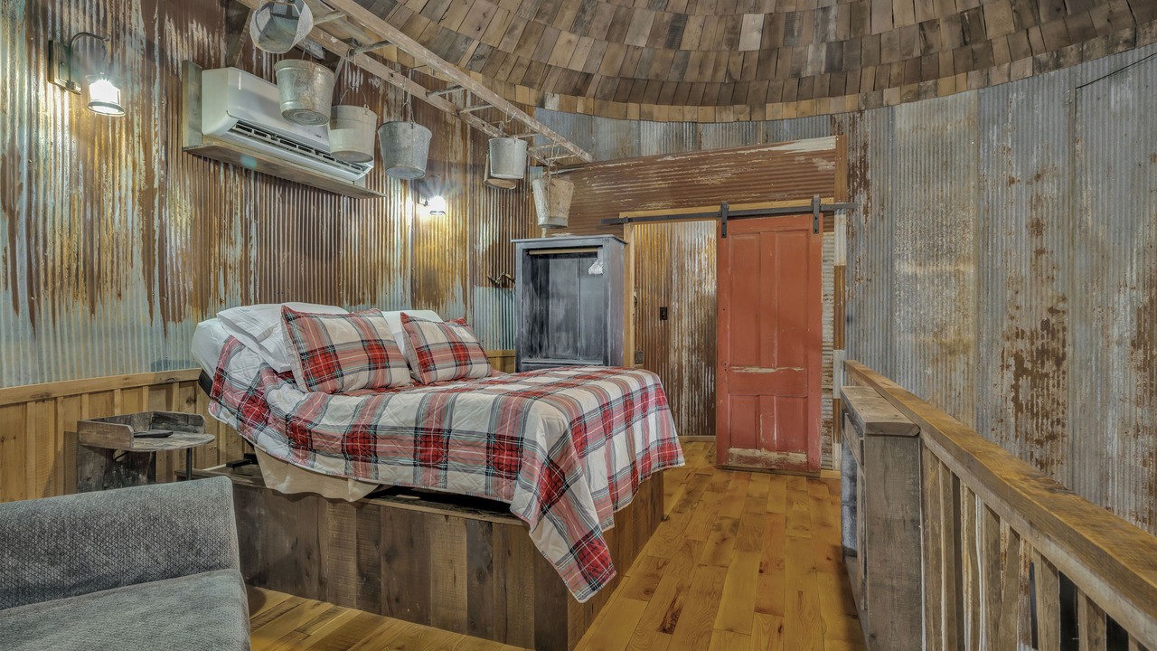Photo of Bedroom in Pineville