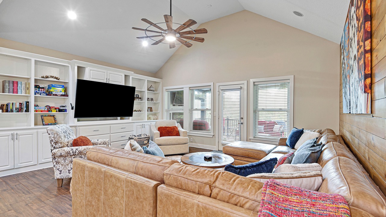 Photo of Livingroom in I-435 West KC-KS