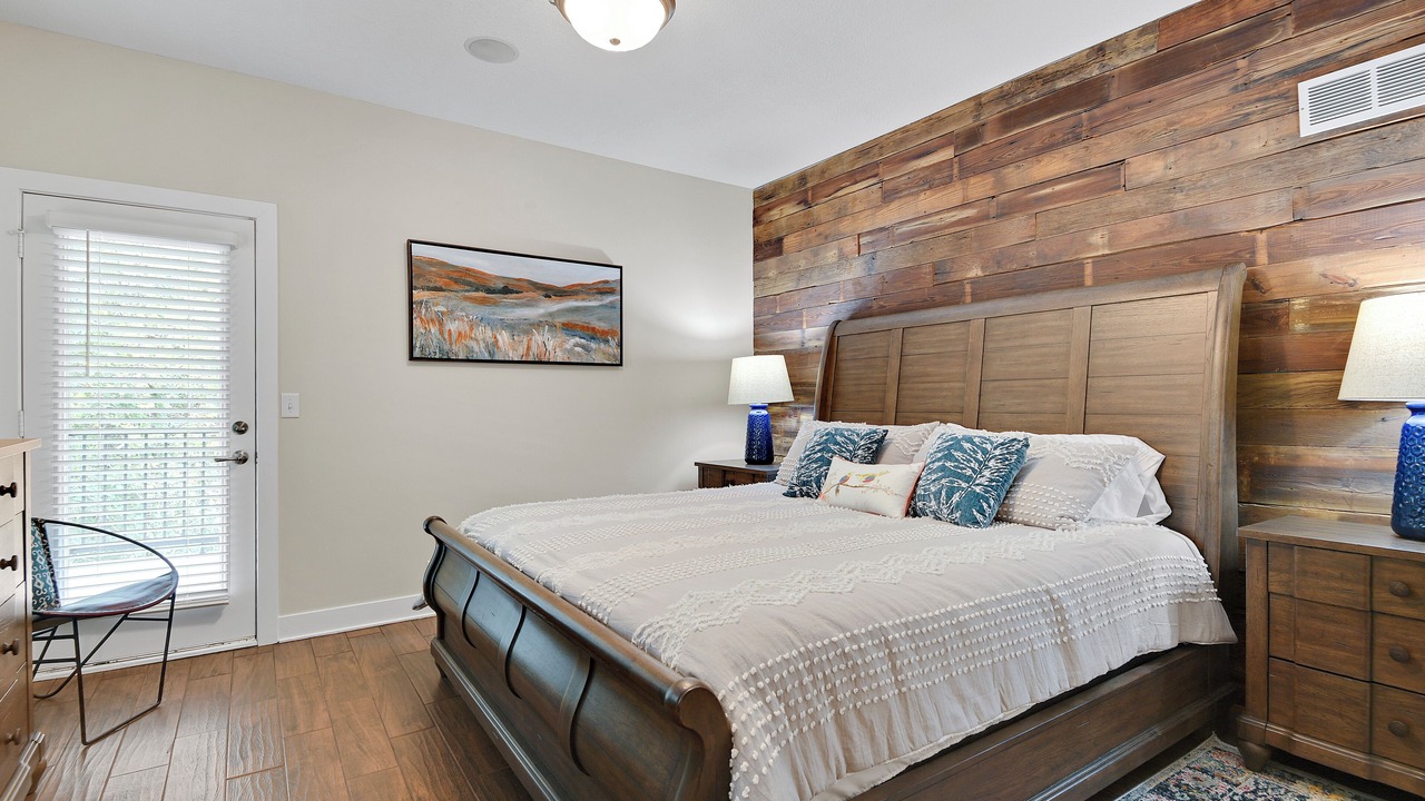 Photo of Bedroom in I-435 West KC-KS