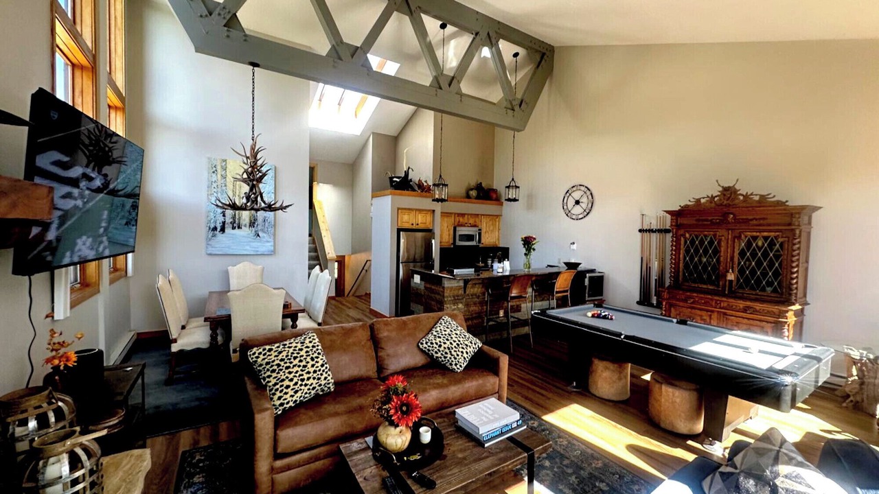 Photo of Livingroom in Lakeside Village