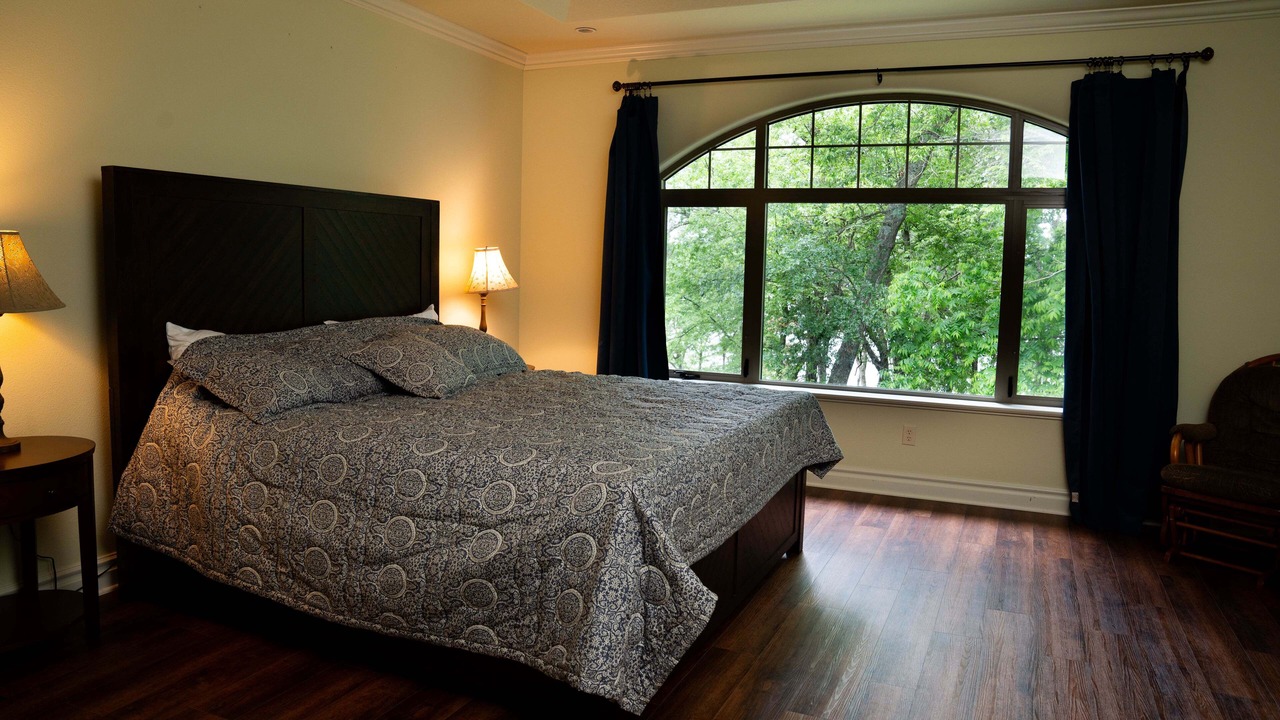 Photo of Bedroom in Grove