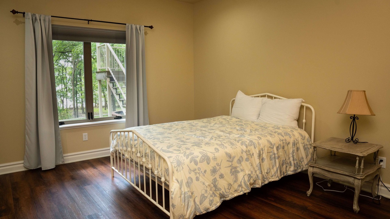 Photo of Bedroom in Grove