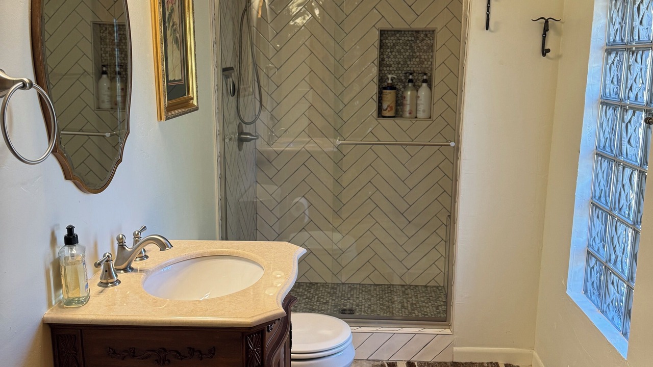 Photo of Bathroom in Aztec