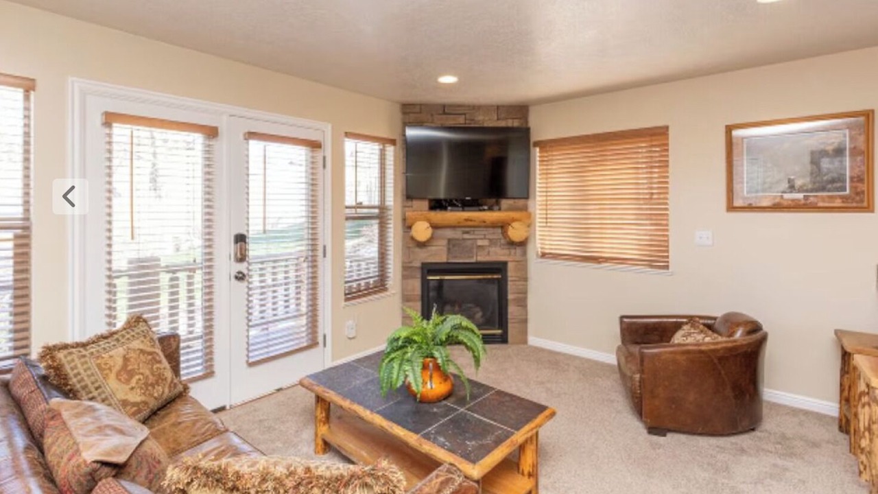 Photo of Livingroom in Wolf Creek