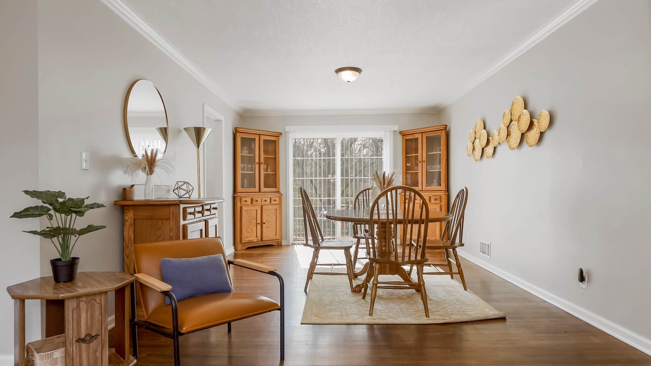 Photo of Livingroom in Nall Hills