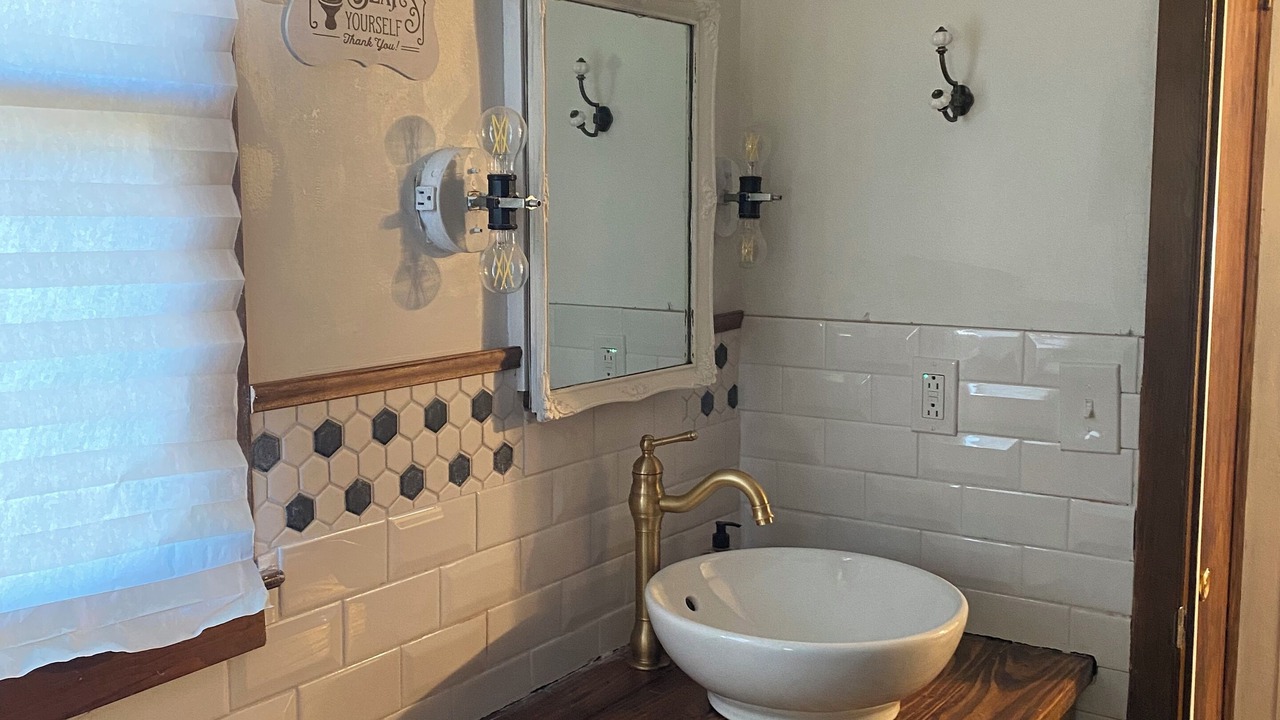 Photo of Bathroom in Girard