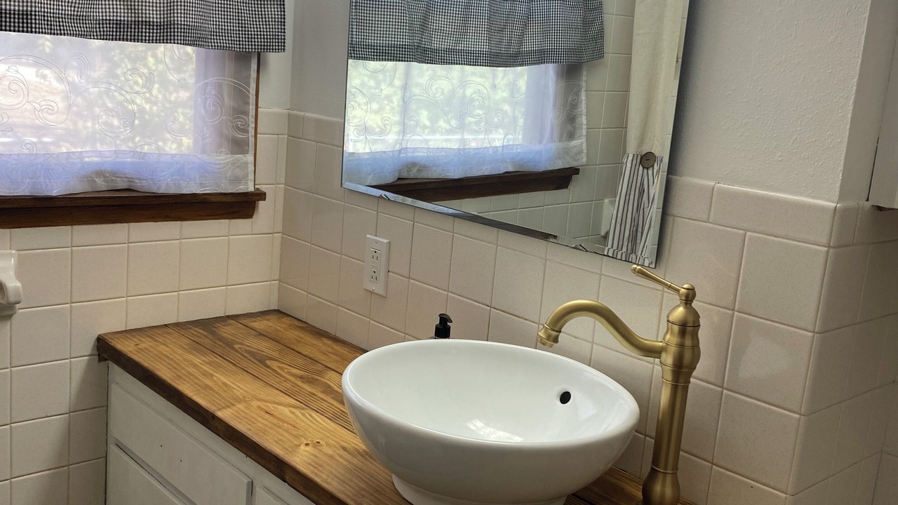 Photo of Bathroom in Girard