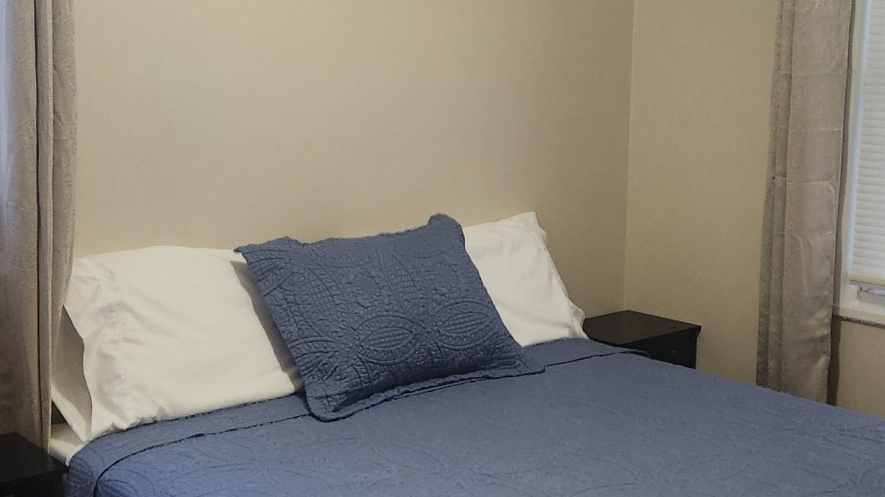 Photo of Bedroom in Lawrence