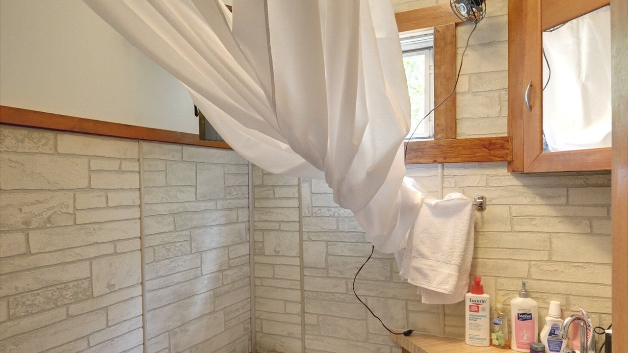 Photo of Bathroom in Drake