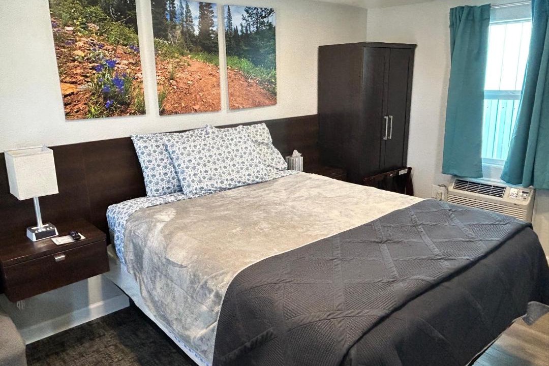 Photo of Bedroom in Saratoga