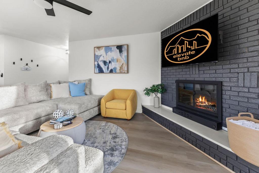 Photo of Livingroom in Arvada Plaza Area