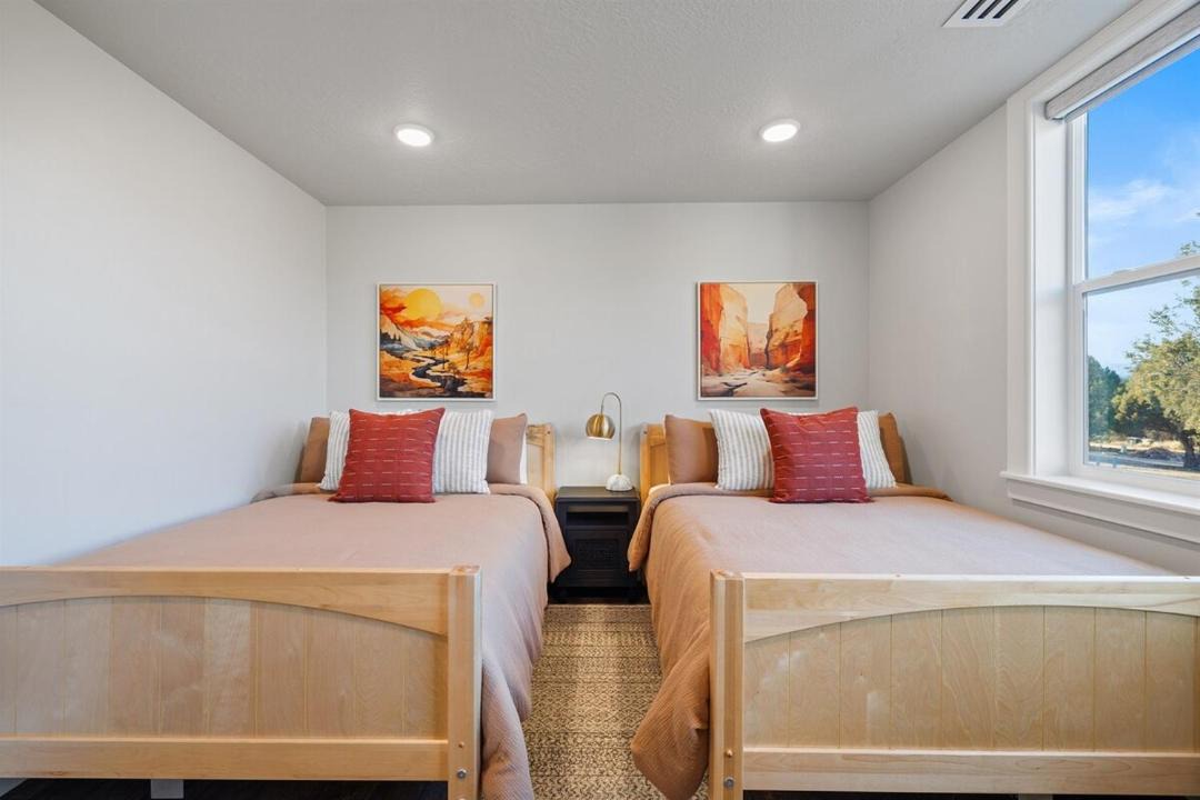 Photo of Bedroom in Orderville