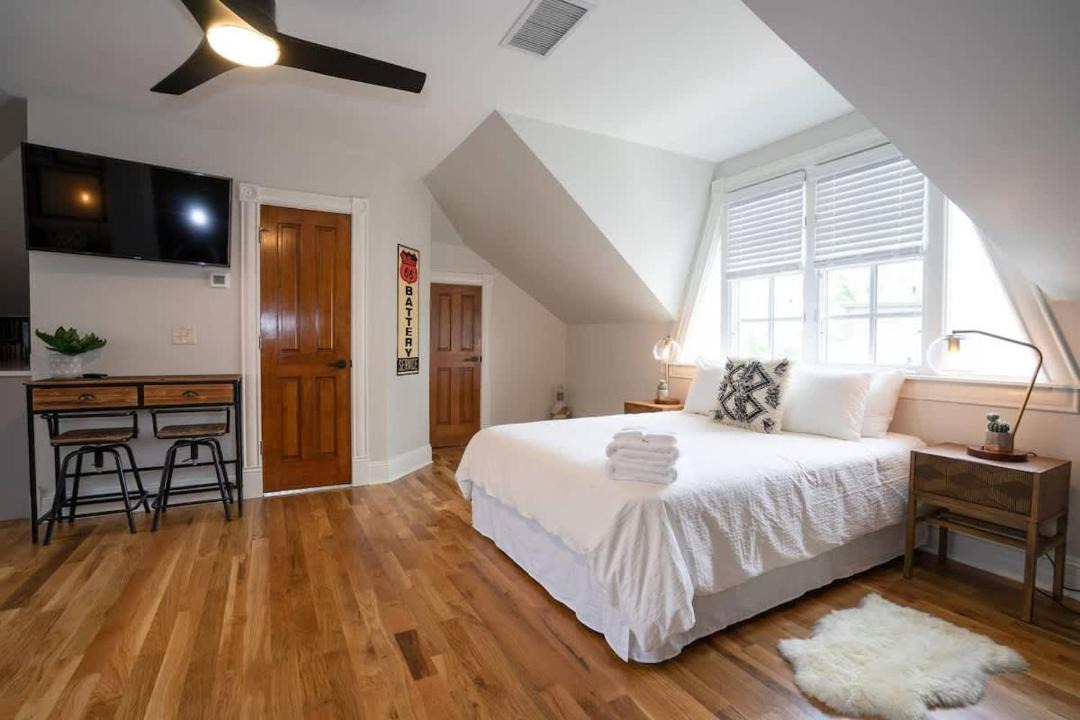 Photo of Bedroom in Five Points