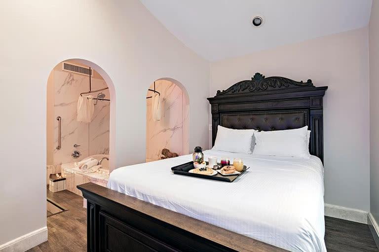 Photo of Bedroom in I-435 West KC-KS