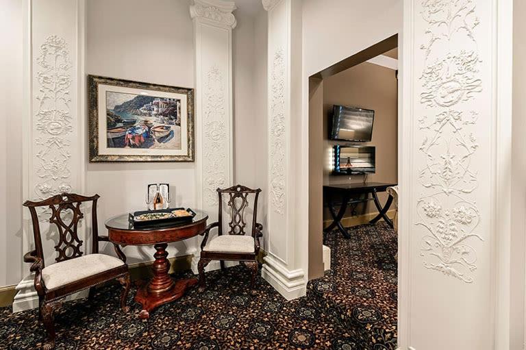 Photo of Livingroom in I-435 West KC-KS