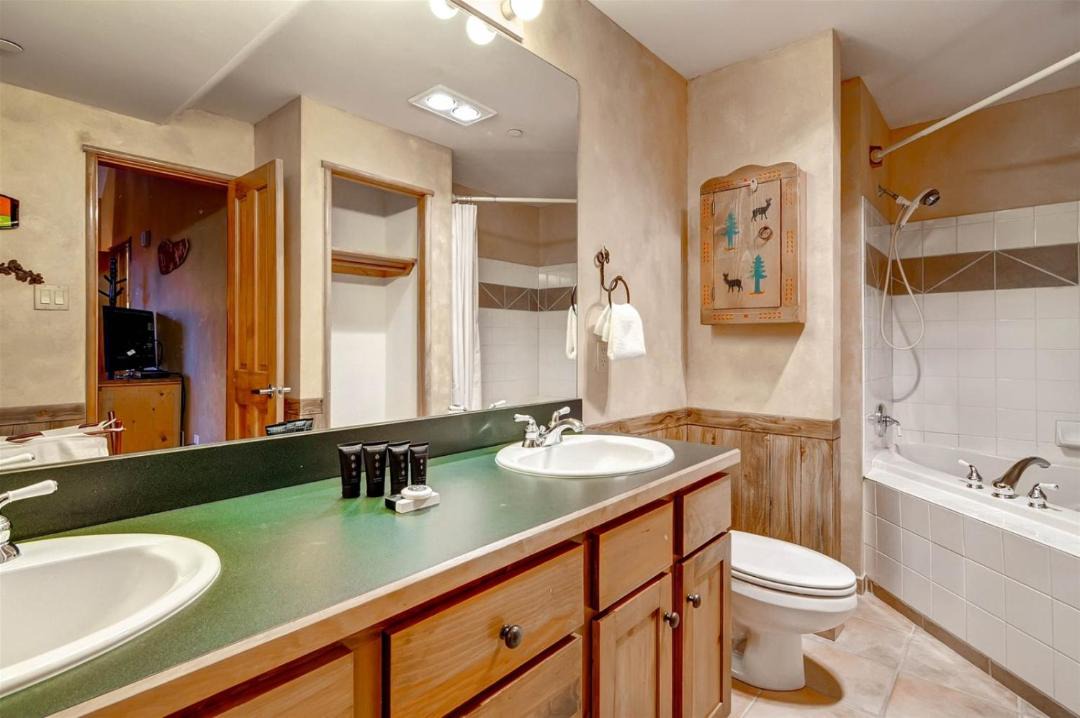 Photo of Bathroom in River Run