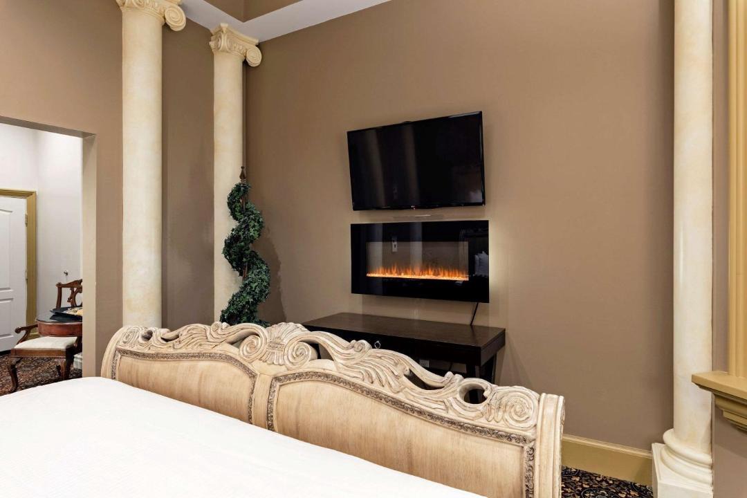 Photo of Bedroom in I-435 West KC-KS