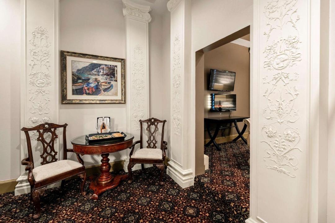 Photo of Livingroom in I-435 West KC-KS