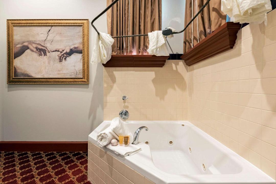 Photo of Bathroom in I-435 West KC-KS