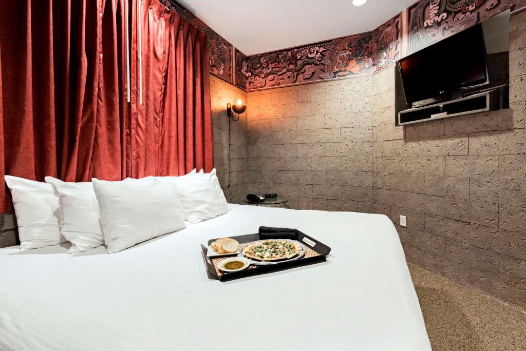 Photo of Bedroom in I-435 West KC-KS