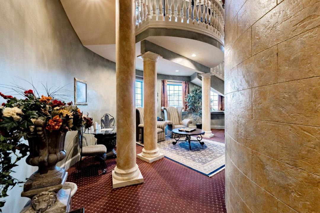 Photo of Livingroom in I-435 West KC-KS