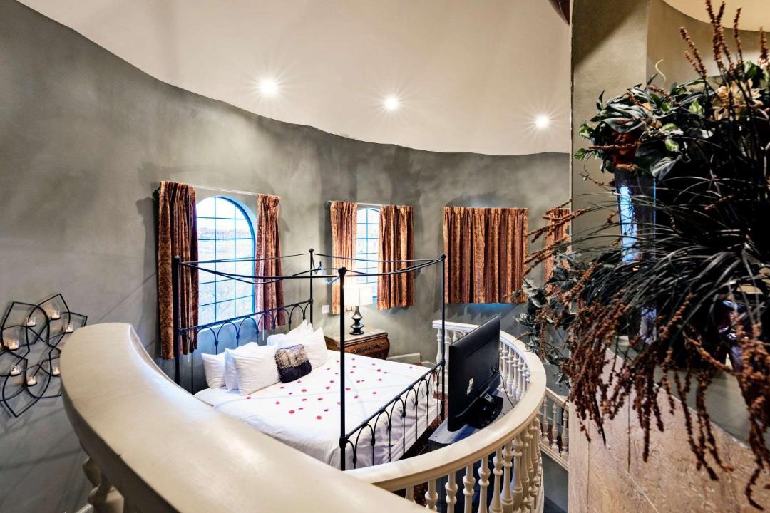 Photo of Livingroom in I-435 West KC-KS