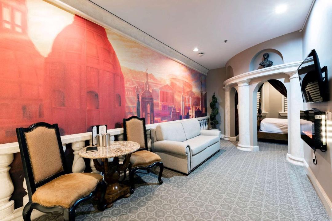 Photo of Livingroom in I-435 West KC-KS