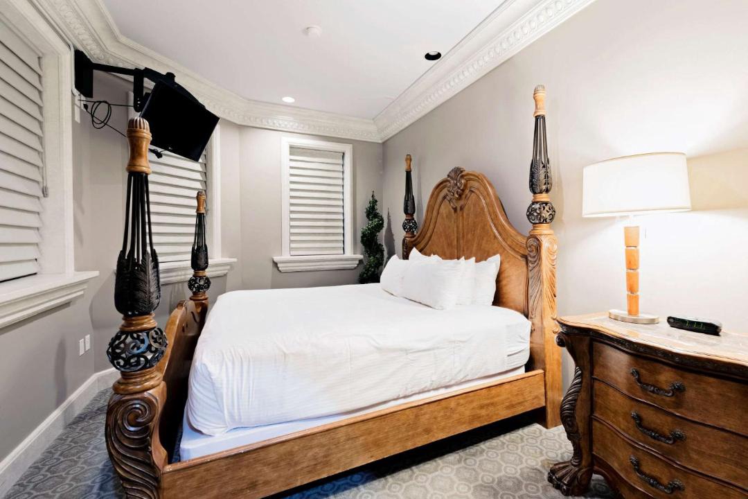 Photo of Bedroom in I-435 West KC-KS