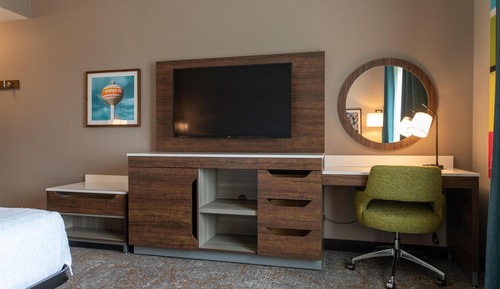 Room, 1 King Bed, Refrigerator