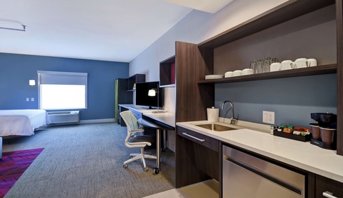Studio, 1 King Bed, Accessible (Mobility & Hearing, Roll-in Shower)