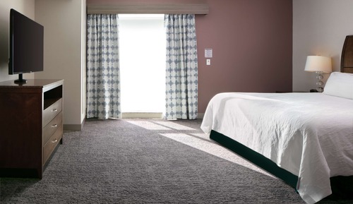 Suite, 1 King Bed, Accessible, Bathtub (Mobility & Hearing)