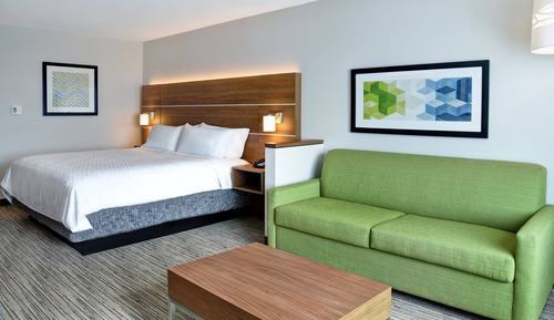 Suite, 1 King Bed, Roll-in Shower (Mobility Accessible)