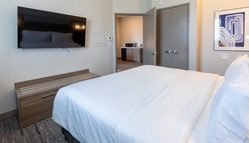 Suite, 1 Bedroom, Accessible (Communications)