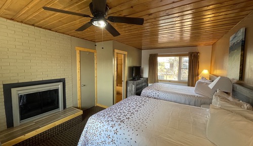 Room, 2 Queen Beds, Fireplace (Non-Pet Friendly)