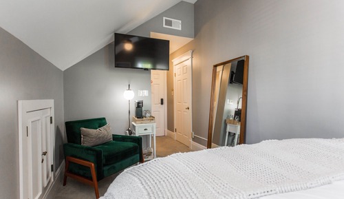 Queen Bed Deck (William Gilliss)