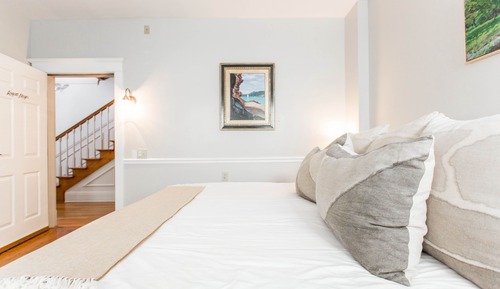 King Bed Jetted Tub (August Meyer)