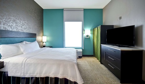 Suite, 1 King Bed, Accessible, Bathtub