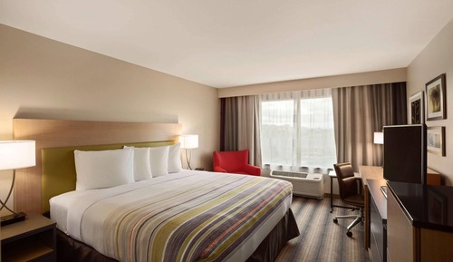 1 King Bed, Suite, Nonsmoking, Upgrade, Pet Friendly