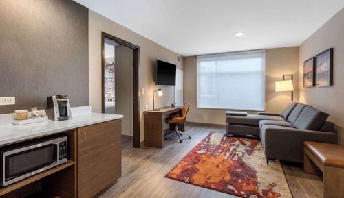 Suite, 1 King Bed, Non Smoking