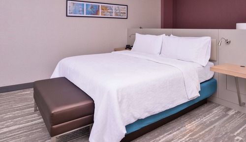 Deluxe Room, 1 King Bed, Accessible, Bathtub