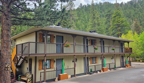 Mountain Lodge Double Queen Room 