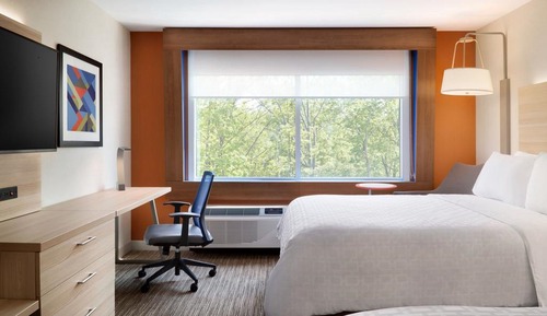 Suite, 2 Queen Beds, Accessible (Mobility Roll-In Shower)