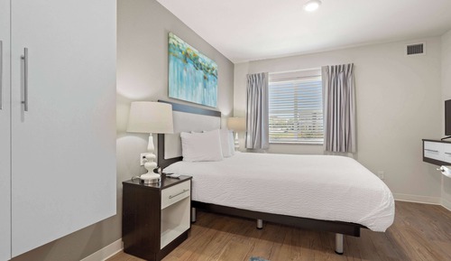 Suite, 3 Bedrooms, Accessible, Bathtub