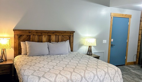 Comfort Studio, 1 King Bed, Patio, Corner
