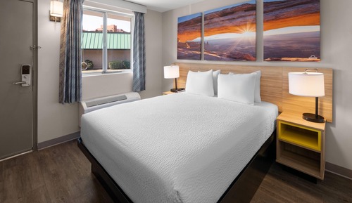 Room, 1 Queen Bed, Mobility Accessible, Non Smoking (Bathtub w/ Grab Bars)
