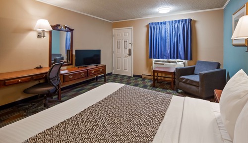 Standard Room, 1 King Bed, Non Smoking, Refrigerator & Microwave