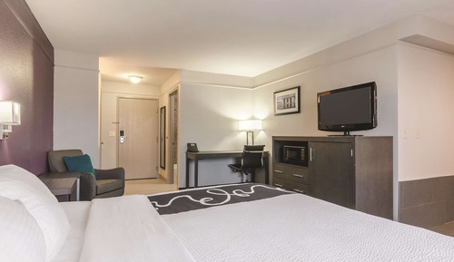 Deluxe Studio Suite, 1 King Bed, Non Smoking, Jetted Tub