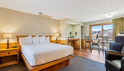 Economy Room, 1 Queen Bed (some pet friendly)